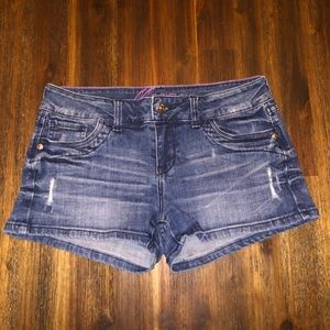 Mid rise jean shorts!